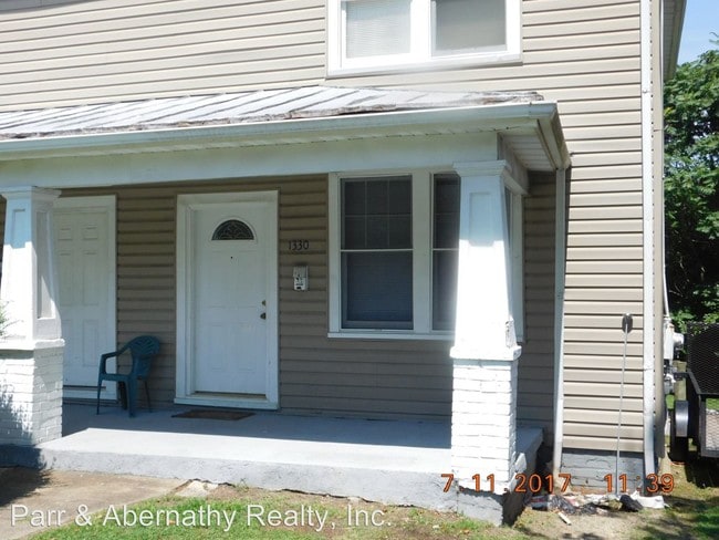 Building Photo - 1330 Custer St