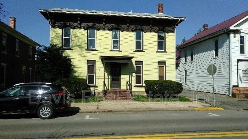 Primary Photo - 412 Main St
