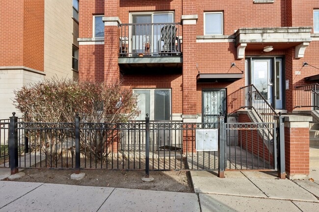 Building Photo - 1132 W 13th St