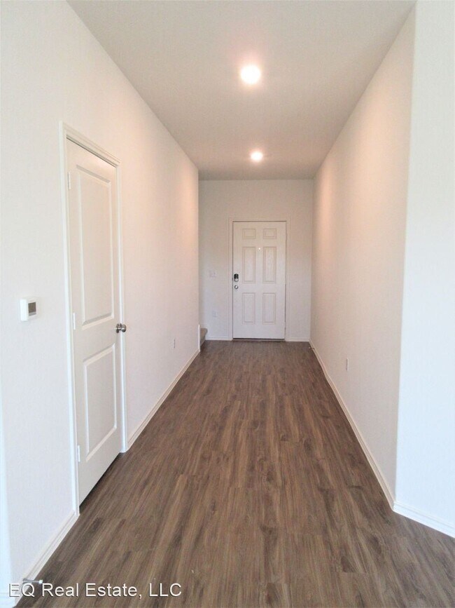 Building Photo - 4 br, 2.5 bath House - 10705 Hammond Street