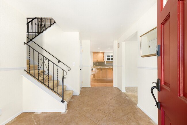 Building Photo - North Kirkland 4 Bedroom 3 Bath - Tons of ...