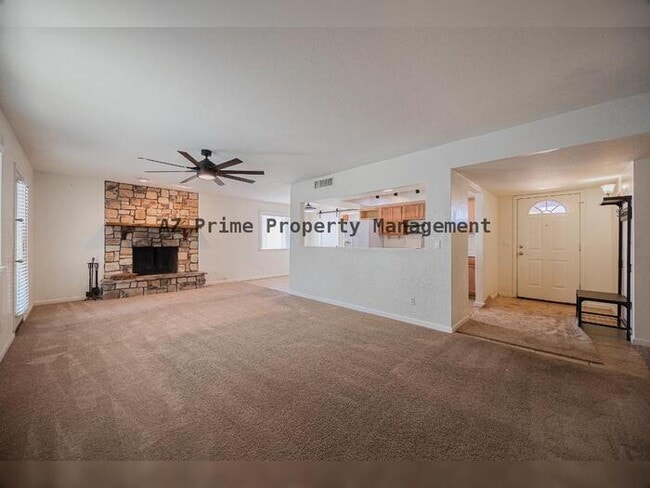 Building Photo - 2429 E Juanita Ave