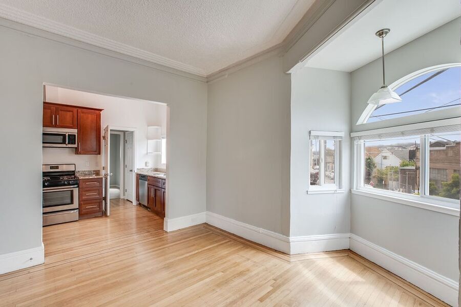 Foto principal - Top-Floor 1BD/1BA with In-Unit Laundry in ...