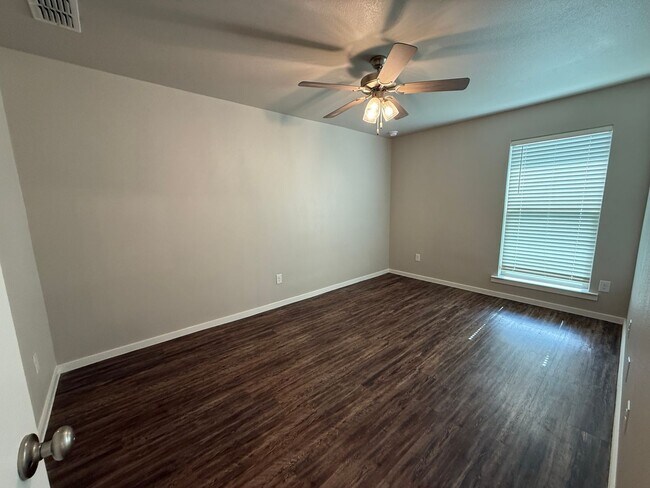 Building Photo - Willowbend Townhome Now Available