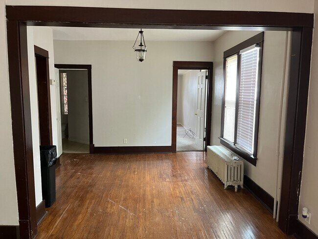 Building Photo - 704 Campbell St