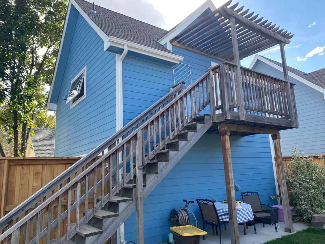 Cozy Studio Carriage House – All Utilities Included! - Cozy Studio Carriage House – All Utilities Included!