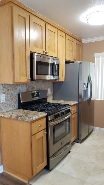 Kitchen w stainless appliances, custom cabinets & granite counters - 12217 Riverside Dr