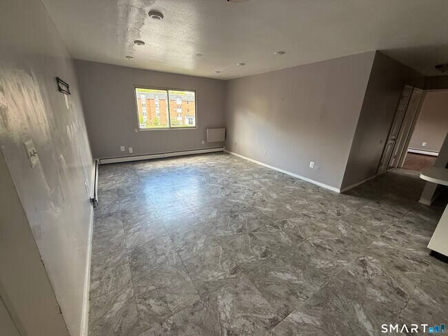 Foto del edificio - 1051 Old Colony Rd