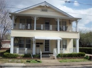 Building Photo - 203 S Cravens St