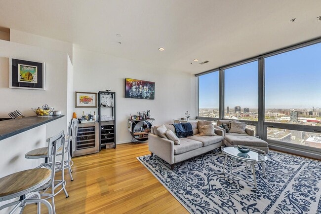 Building Photo - 1804 W Superior St