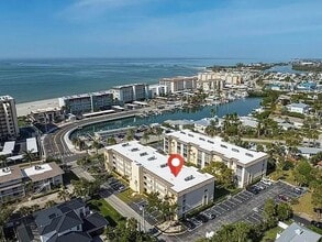 Building Photo - 995 La Guna Dr