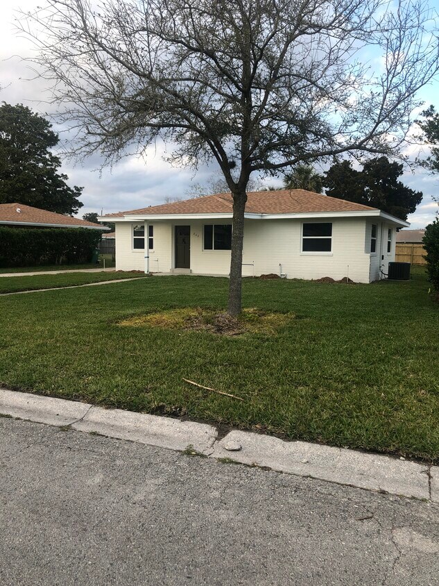 Foto principal - 825 14th Ave N