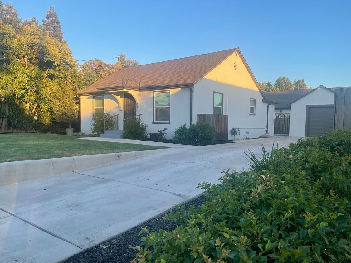 Primary Photo - 2554 W Rumble Rd