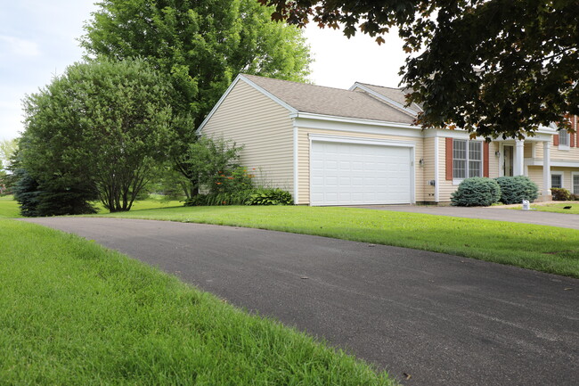 Building Photo - 17240 Idlewood Way