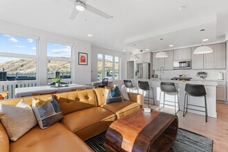 Building Photo - 320 N 490 W
