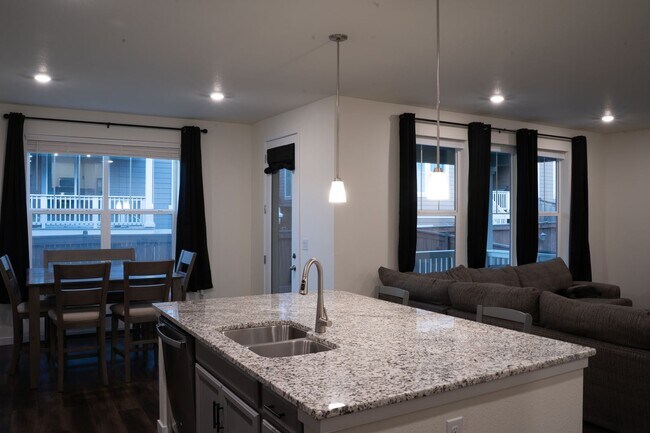 Foto del edificio - For Rent | $3,200/Month | 3 Bed | 3 Bath |...