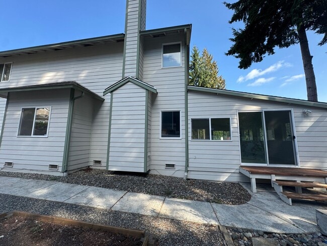 Building Photo - HEART OF SILVERDALE - 4BED 3 BATH HOME