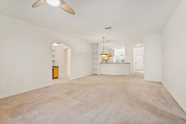 Building Photo - Large 2/2 in highly desirable The Cottages...