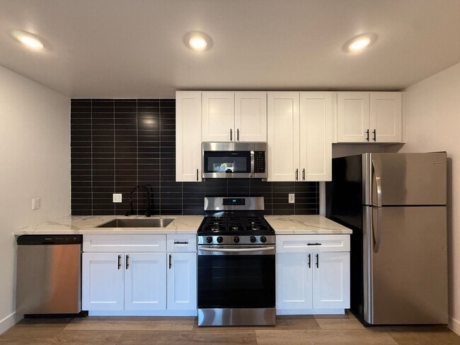 Building Photo - Sassafras St