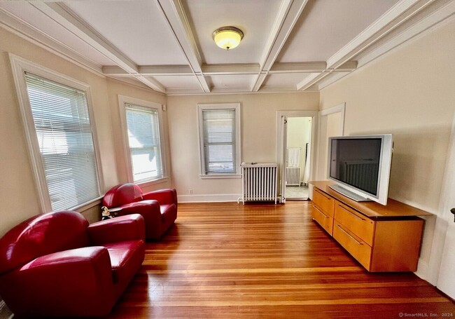 Building Photo - 140 Milbank Ave