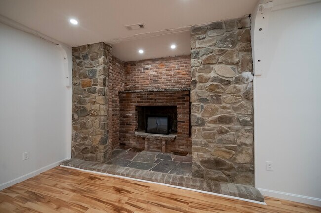 Building Photo - 10 Wampanoag Trl