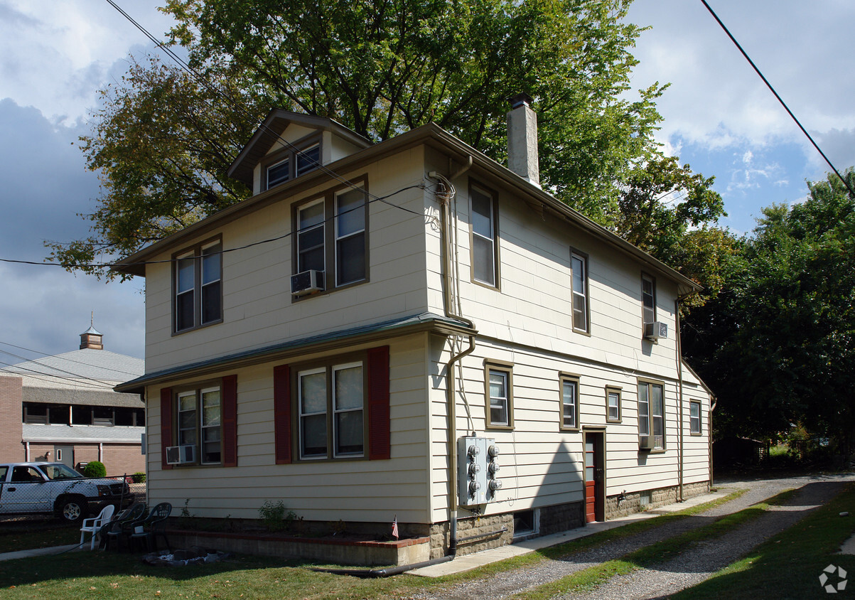 Primary Photo - 36 W Clinton Ave