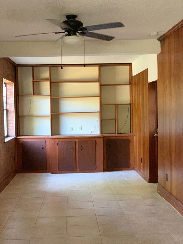 Building Photo - 1207 Willow Ln