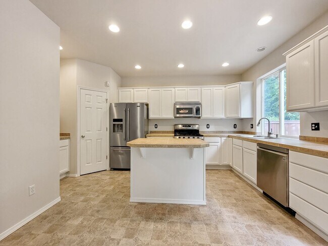 Building Photo - Modern Stylish 4-Bedroom Rental Home
