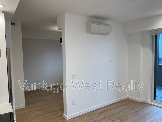 Building Photo - 660-660 Cawston Ave