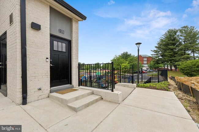 Building Photo - 19520 Village Walk Dr
