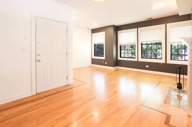 Building Photo - 1041 N Marshfield Ave