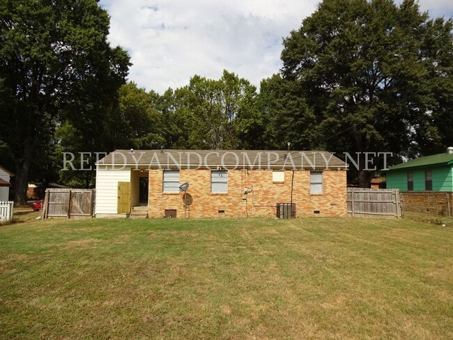 Building Photo - 1645 Kilarney Ave