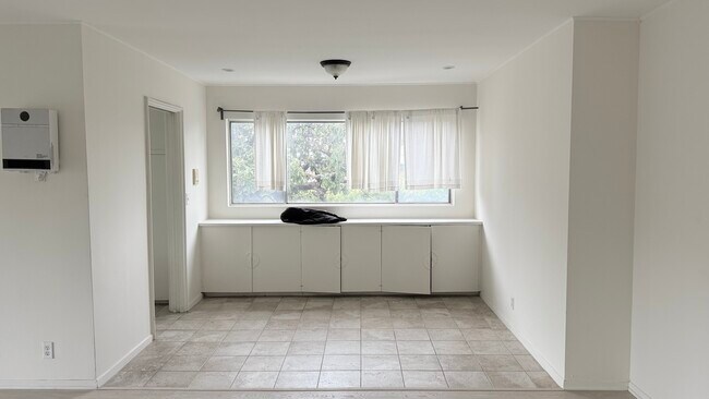 Luz natural y brillante. - 7617 De Longpre Ave