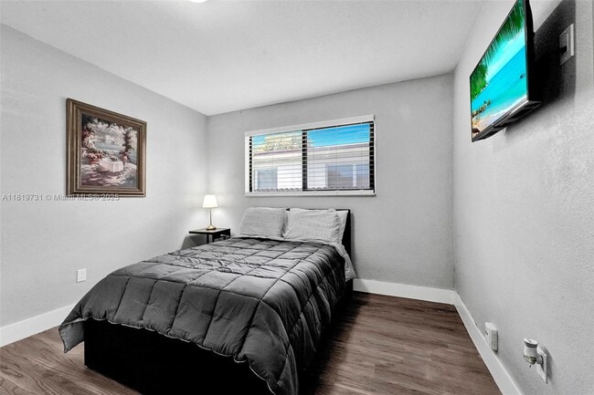 Building Photo - 1324 NE 151st St