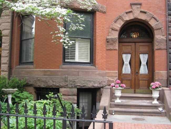 Building Photo - 259 Marlborough St