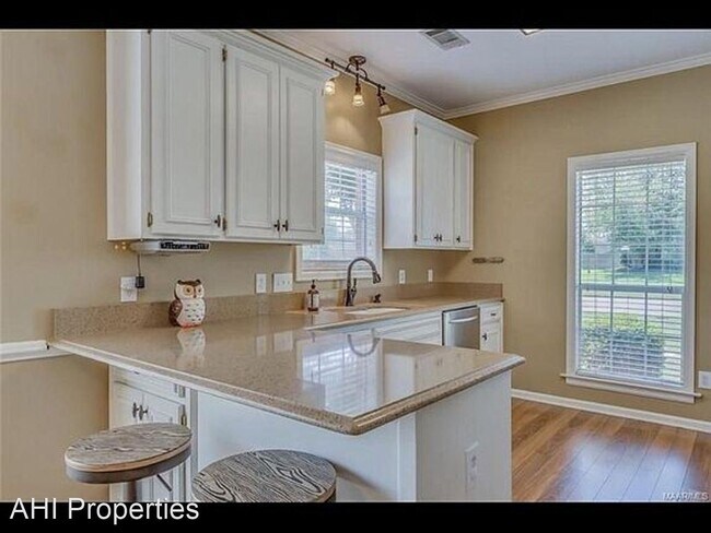 Building Photo - 4 br, 2 bath House - 2225 Brookstone Drive
