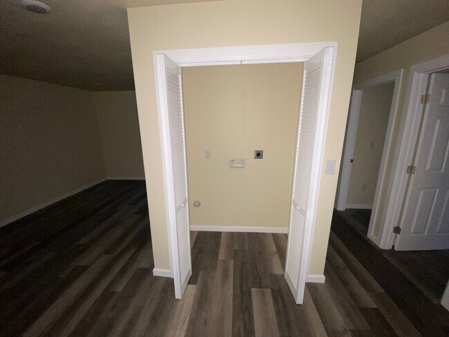 Foto del edificio - 513 W Cypress St