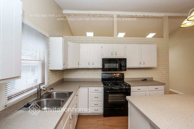 Foto del edificio - 42 Holly Dr