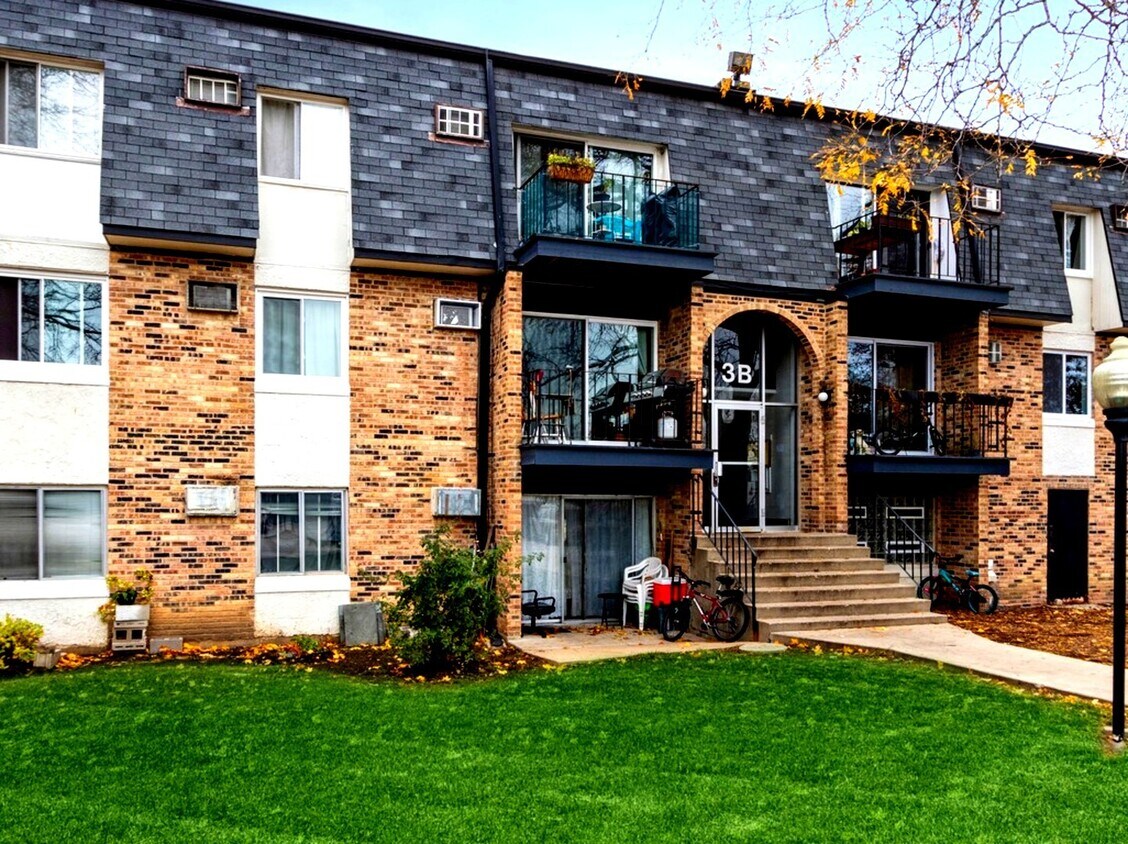 Primary Photo - 3 E Dundee Quarter Dr