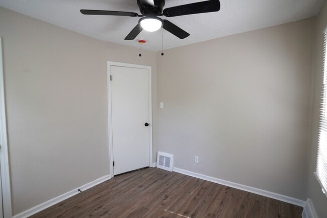 Foto del edificio - Freshly Renovated Single Family Home In De...