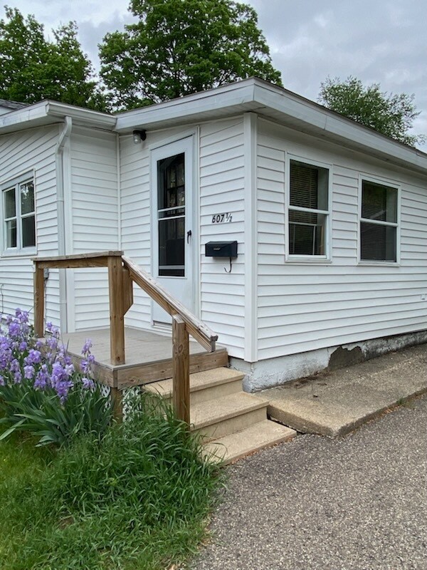 Foto principal - 607 W Bridge St