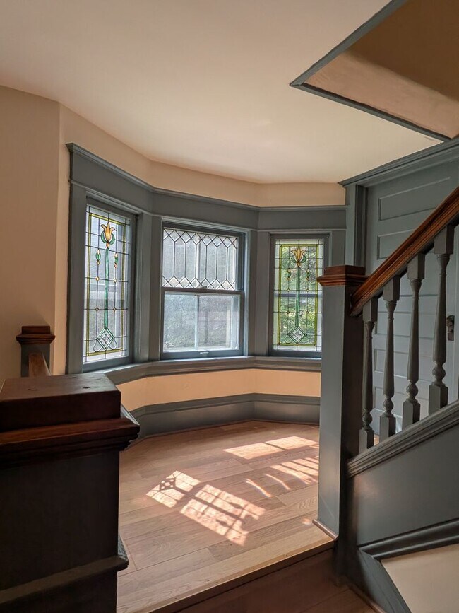 Building Photo - Charming 5-bedroom home in the heart of Hamline–Midway!
