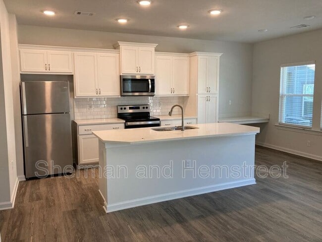 Building Photo - 2014 Lotus Dr