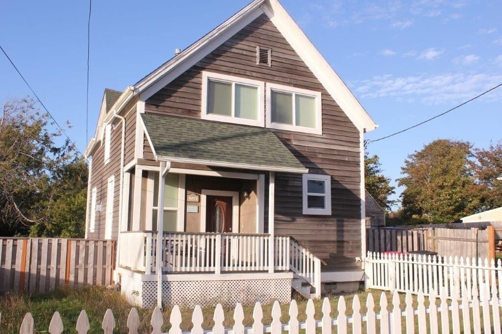 Primary Photo - 4 br, 2 bath House - 720 12th Ave