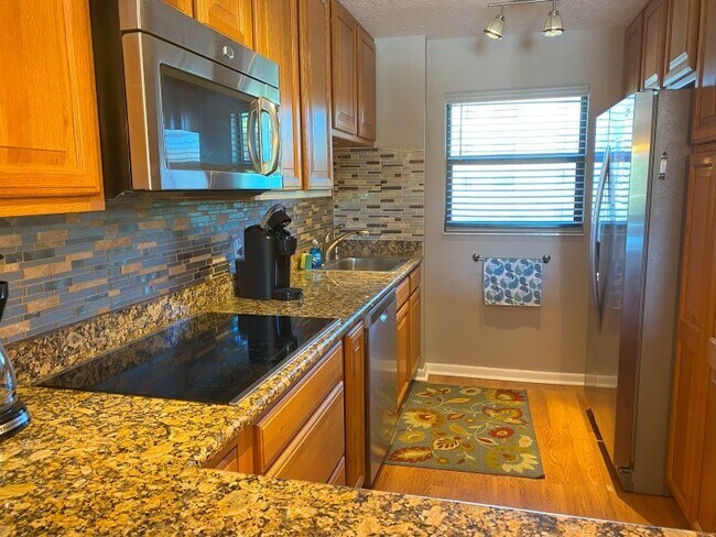 Foto del edificio - 7520 Ridgewood Ave