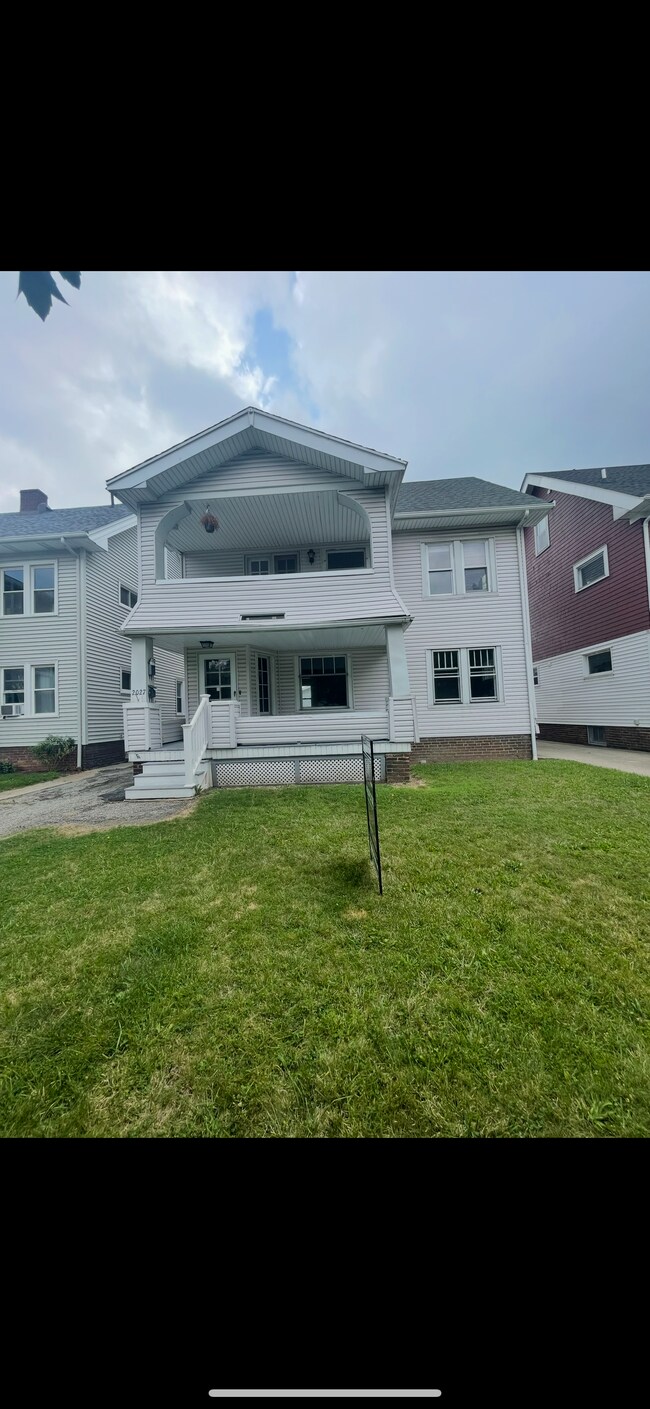 Building Photo - 2027 Chesterland Ave