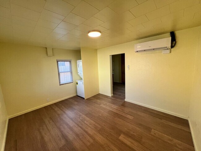 Foto del edificio - Central Sparks 2 Bedroom Duplex