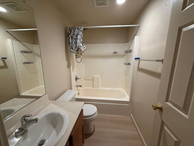 Foto del edificio - 2424 Sandpiper Ln