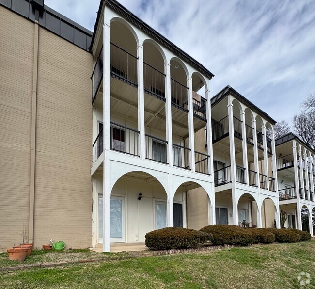 Building Photo - 5709 Lyons View Pike