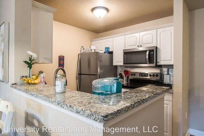 Foto del edificio - 4 br, 4 bath House - 921 SW Depot Ave